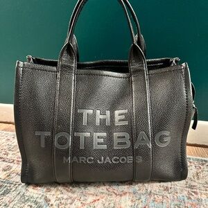Marc Jacobs Black Leather Tote size MEDIUM